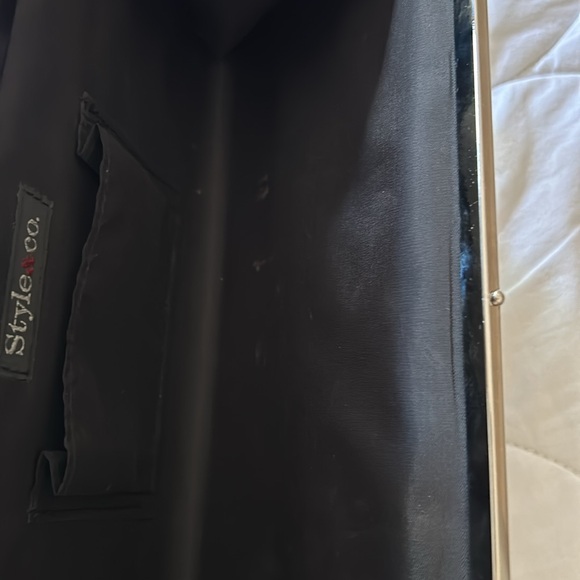 Clung - Picture 3 of 4